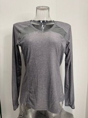 Lululemon Long Sleeve Top. Grey. Size 10. Thumb Holes. No flaws noted.